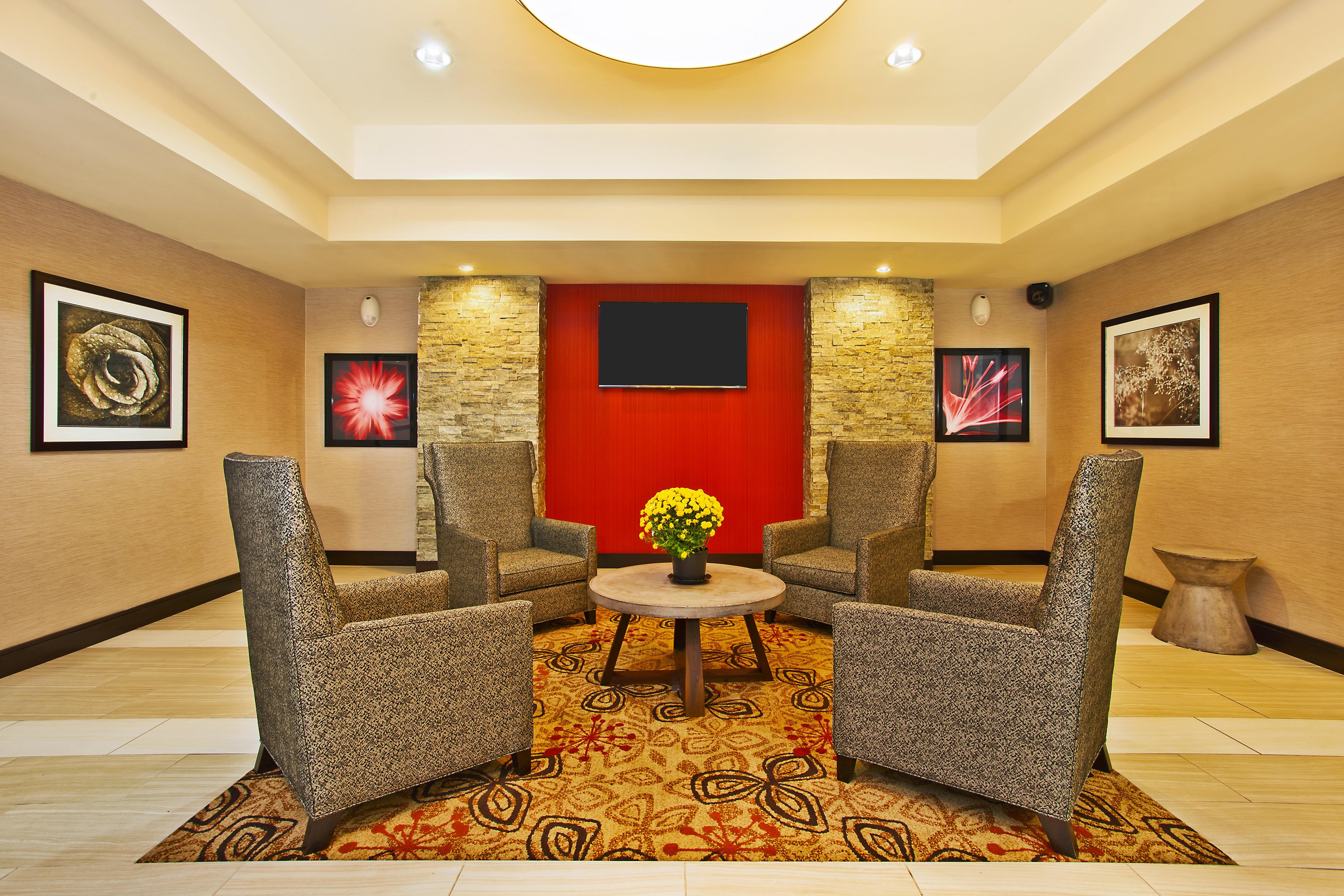 Holiday Inn Express & Suites Springfield By Ihg Exterior foto