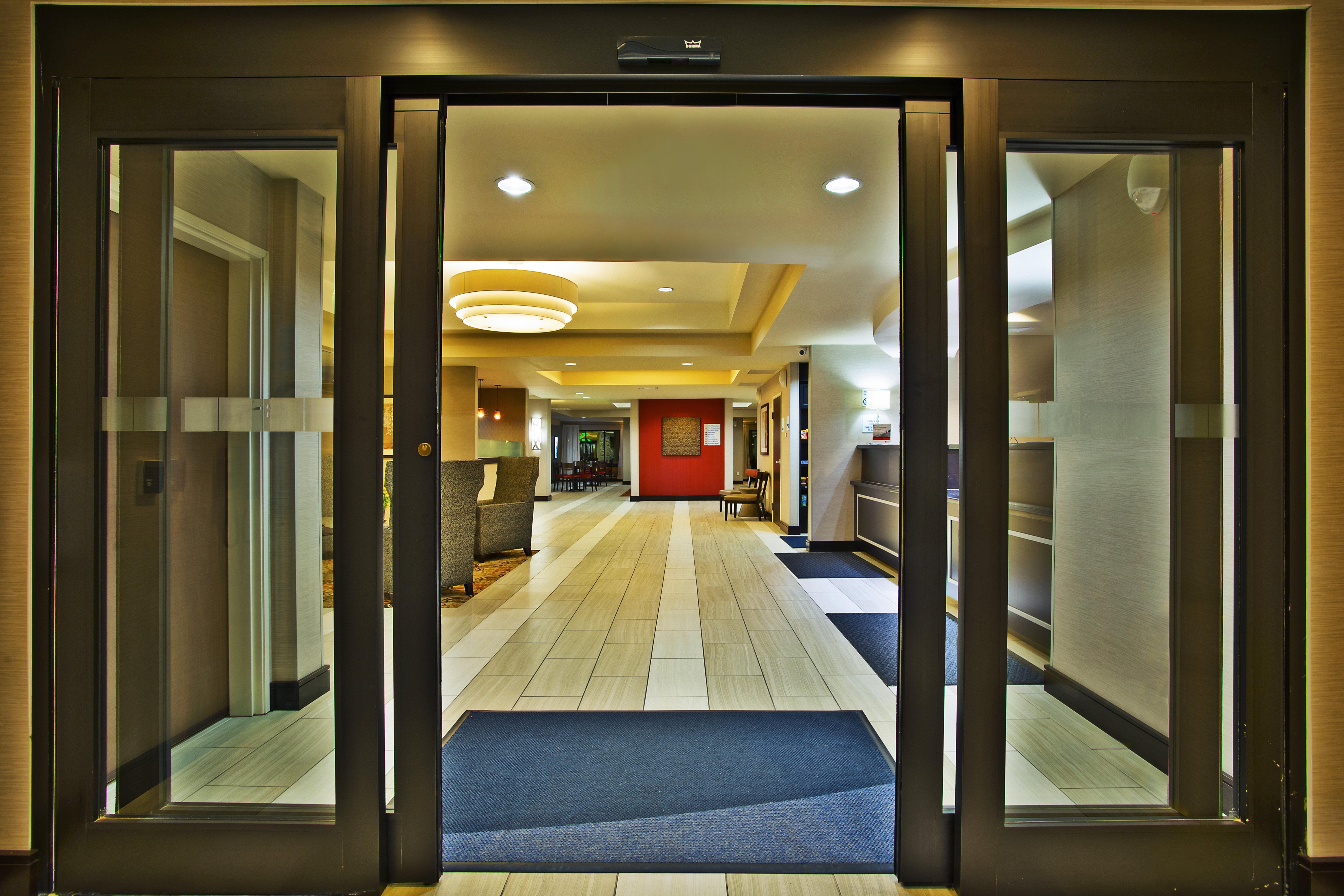 Holiday Inn Express & Suites Springfield By Ihg Exterior foto